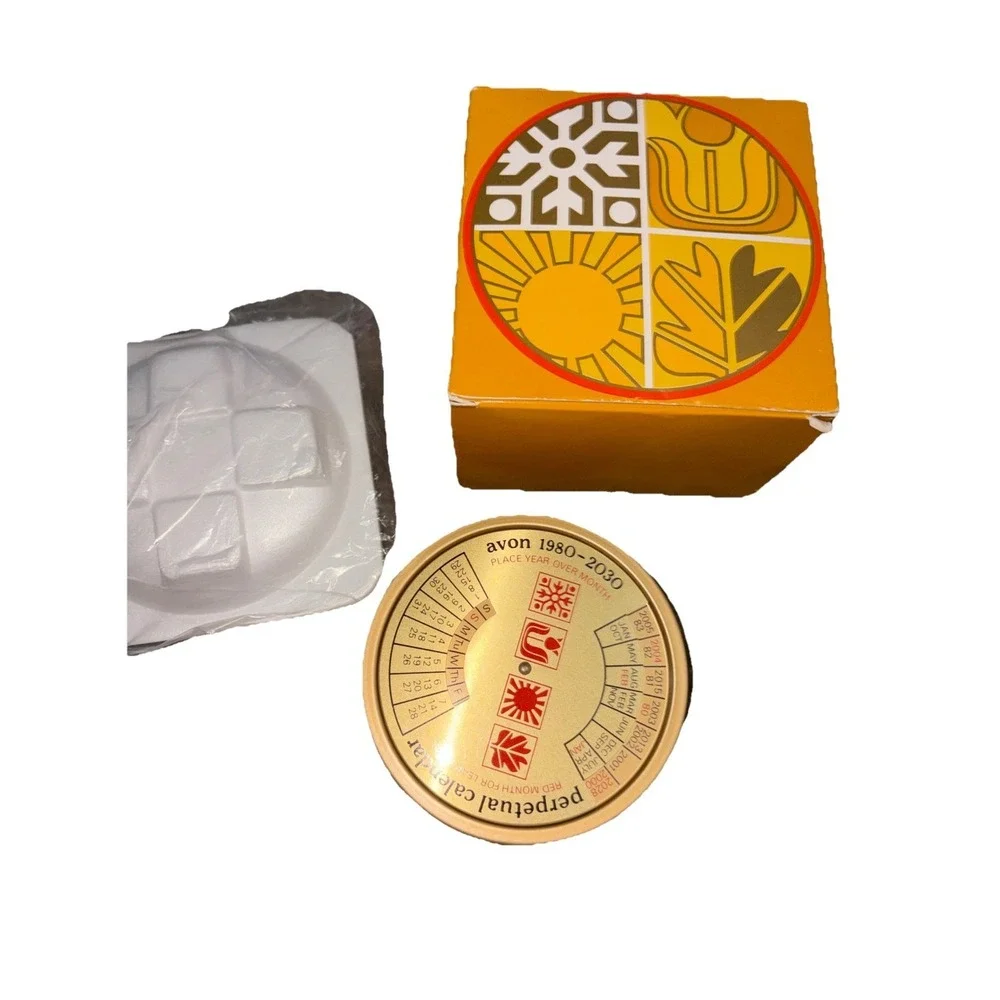 VINTAGE AVON PERPETUAL CALENDAR 1980-2030 CONTAINER With SOAP CAKE